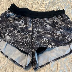 Lululemon shorts size 6